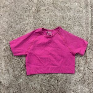 Women’s cropped workout top